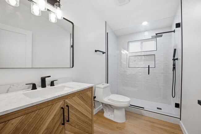 Building Photo - Brand new remodel!