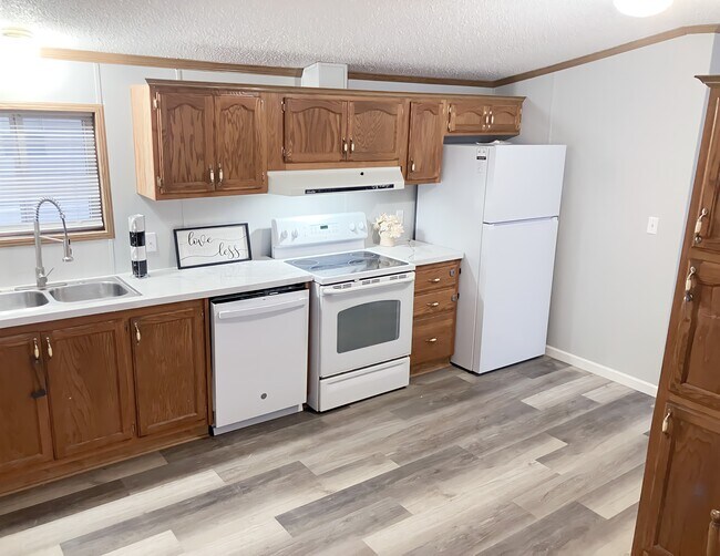 Building Photo - Mediapolis Village