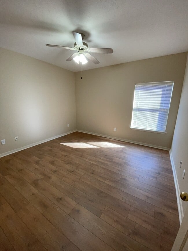 Building Photo - 107 Oakleigh Dr