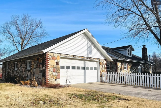 Building Photo - 523 S Washington St