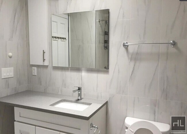 Building Photo - 19 AVENUE