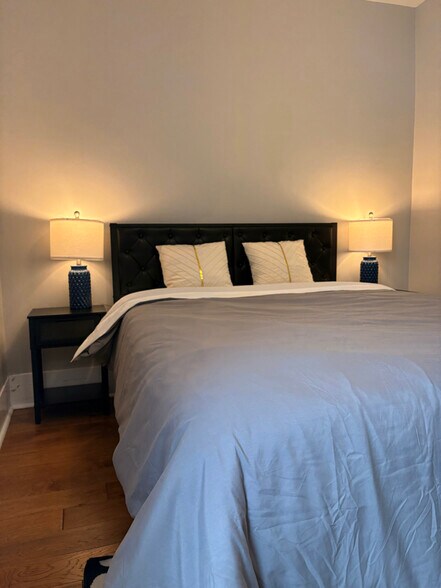 Building Photo - 846 Lafayette Ave NE