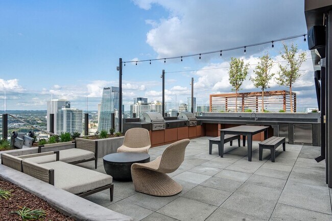 Building Photo - 1212 Demonbreun St