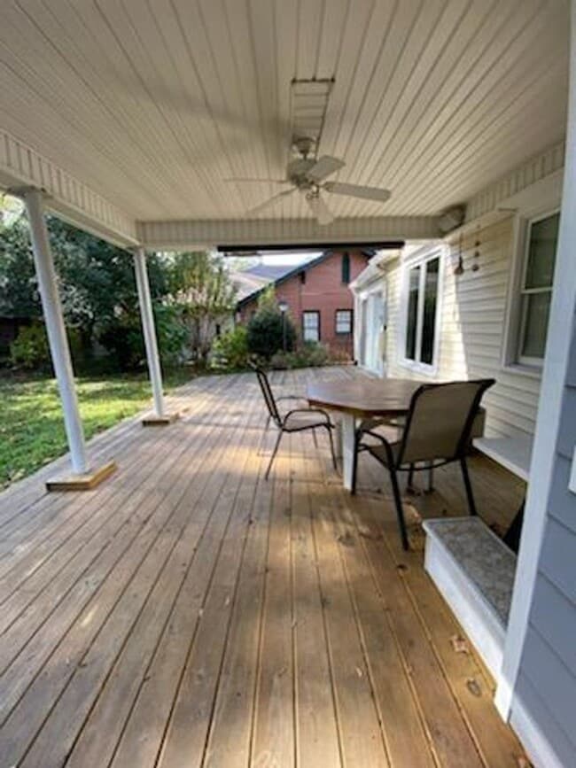 Building Photo - FOR RENT in LAKE BOTTOM! Available June 8th
