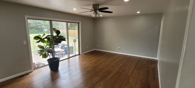 Building Photo - Remodeled 3 bedroom 2 bathroom house with 2 car garage and fenced yard