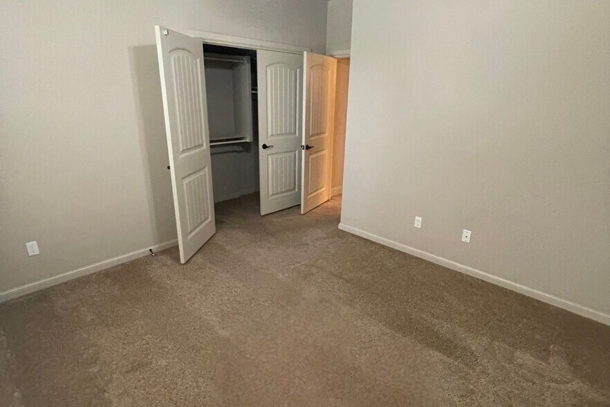 Building Photo - 1509 Kingsridge Dr