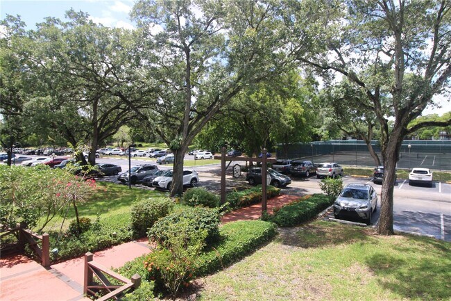Building Photo - 3750 Inverrary Dr