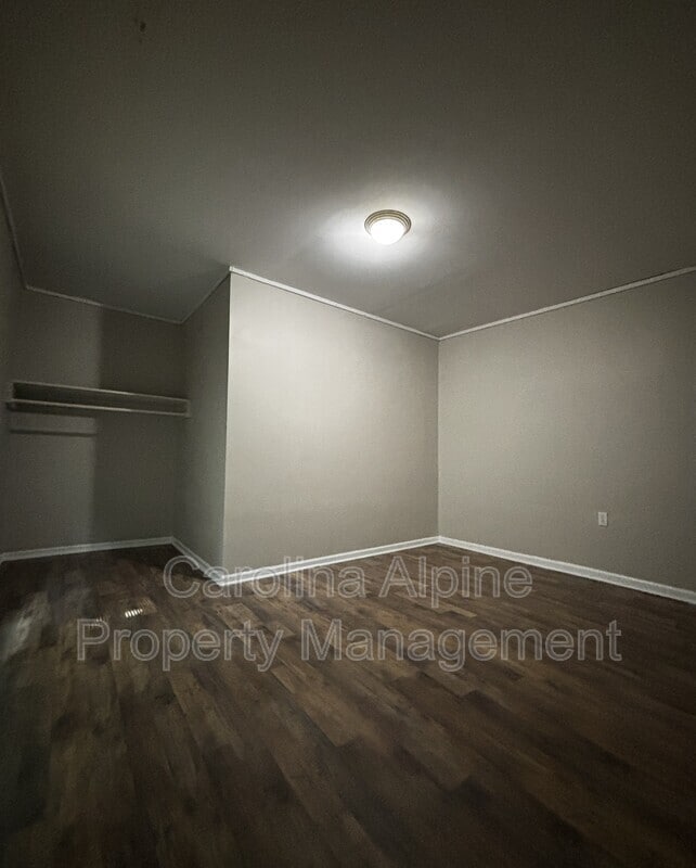 Building Photo - 1601 Collinston Dr