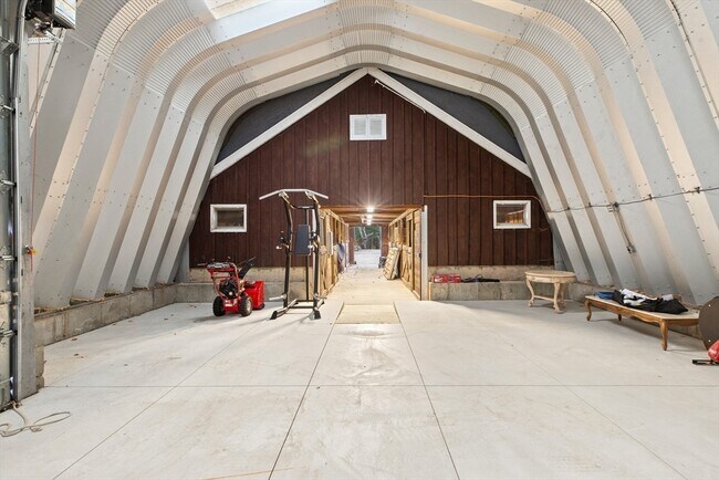 Building Photo - 123 Pond St