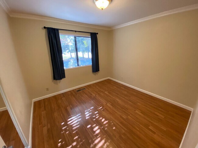 Building Photo - 4 Bed 3 Bath Single Family Home In Pleasanton