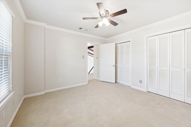 Building Photo - 1833 Saxony Ln