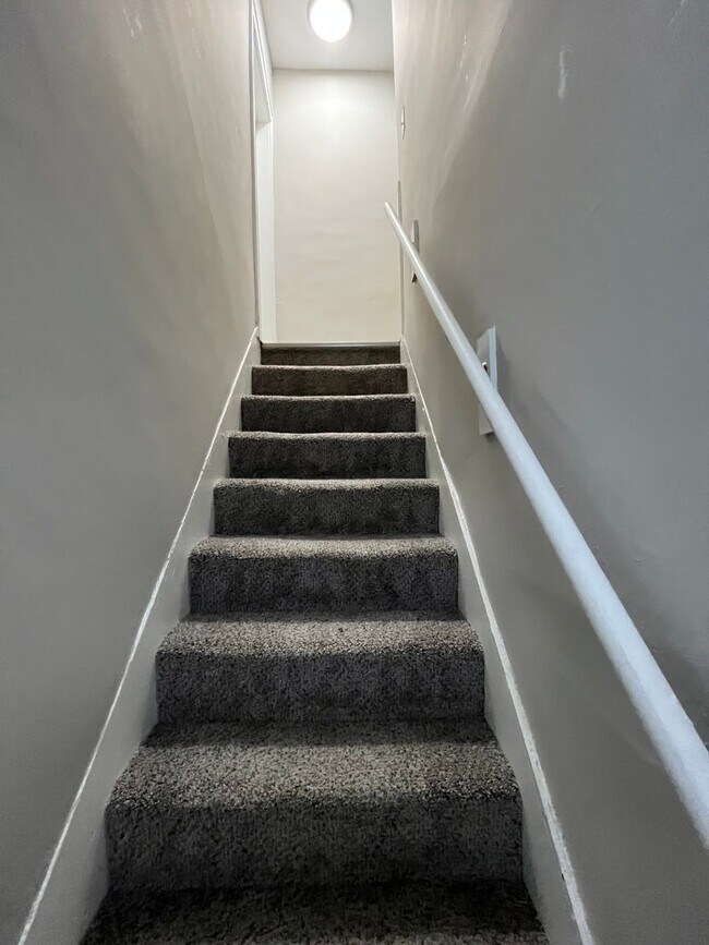 Building Photo - 490-492 E Jenkins Ave