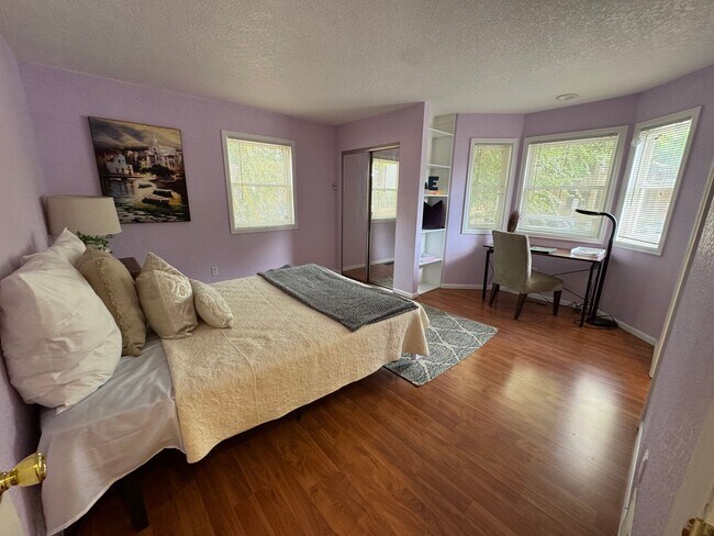 Building Photo - 3-bedroom home in Central Boulder