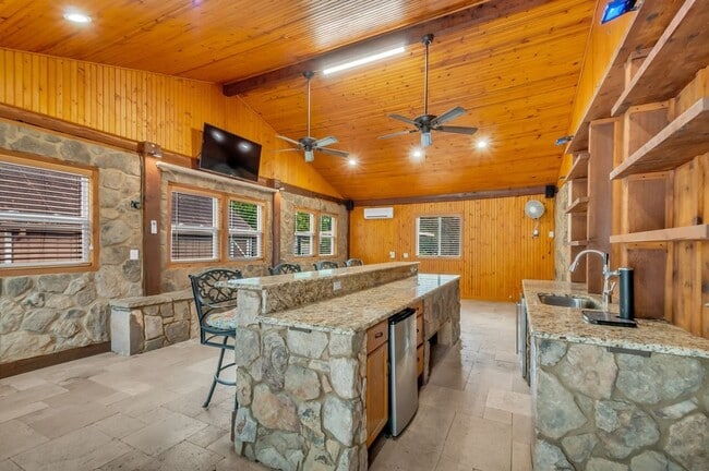 Building Photo - 7453 Harrow Dr