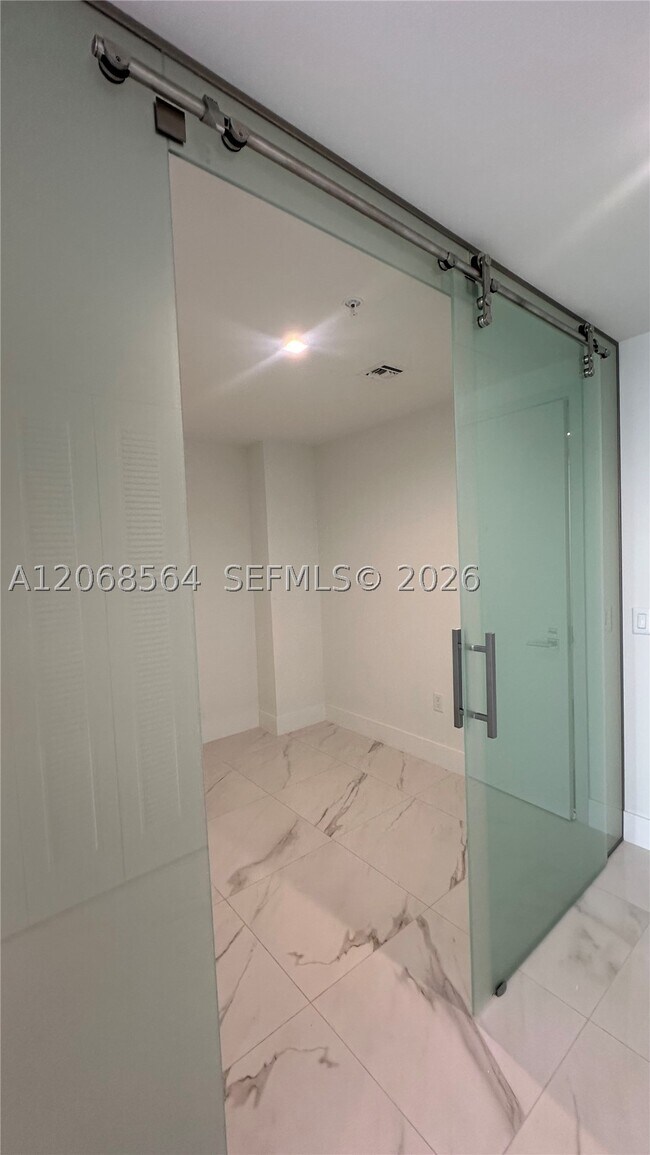 Building Photo - 1170 Hallandale Ave