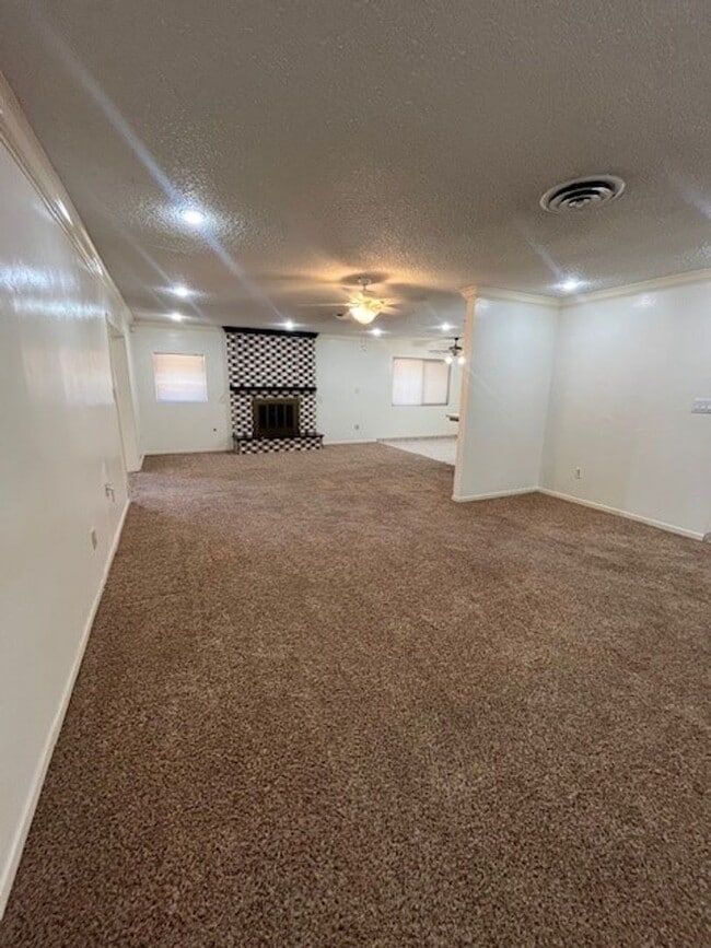 Building Photo - 3609 Planz Rd