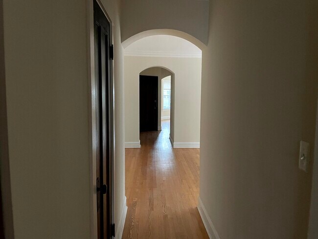 Building Photo - 4044 N Kilbourn Ave