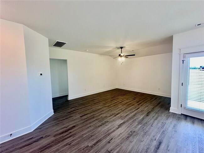 Building Photo - 836 Lewis St