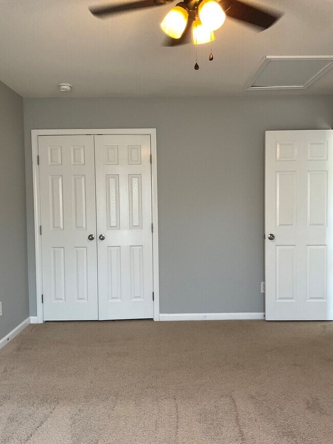 Building Photo - Beautiful 4BR Home In Bethesda Oaks !