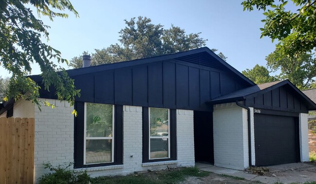 Building Photo - 3406 Doolittle Dr