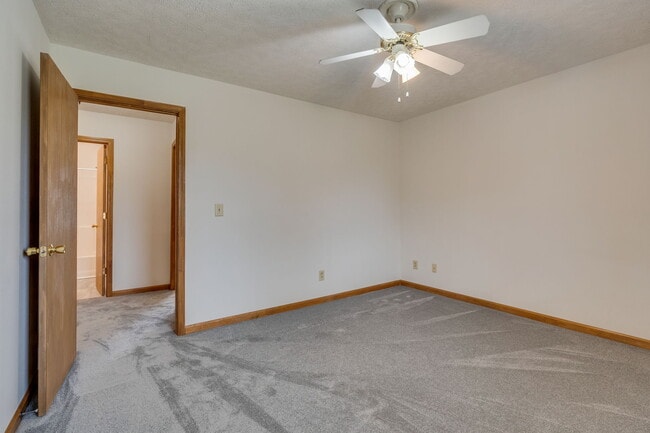 Bedroom - 118 Lori Ann Dr