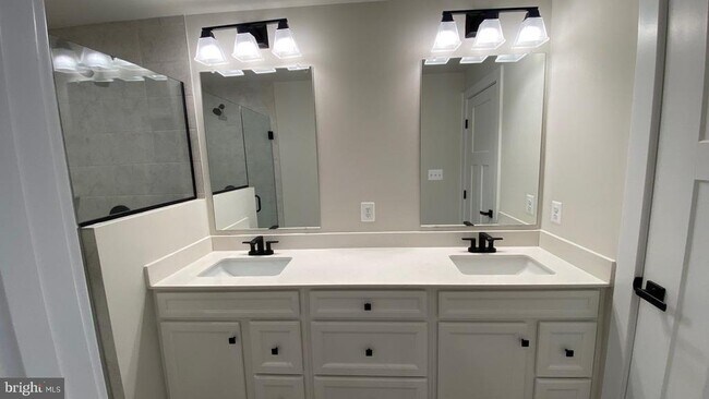 Building Photo - 2550 VERONA Pl