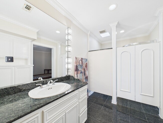 Building Photo - 7608 Del Monte Dr