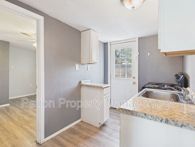 Building Photo - 2718 Duncan Dr