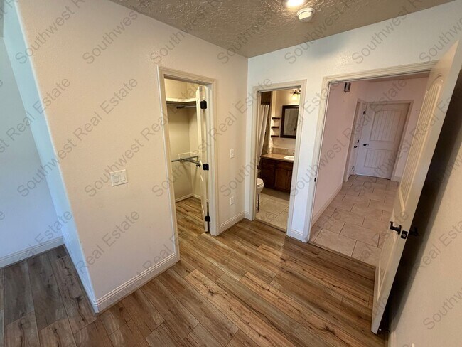 Building Photo - Modern meets classic!  3 bed 2 bath home for rent!