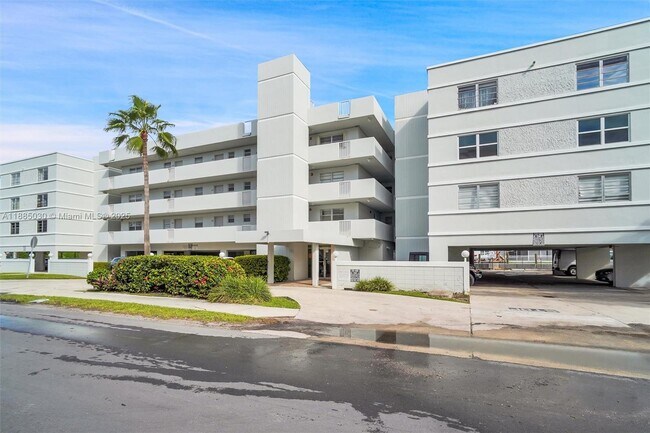 Building Photo - 3527 NE 168th St