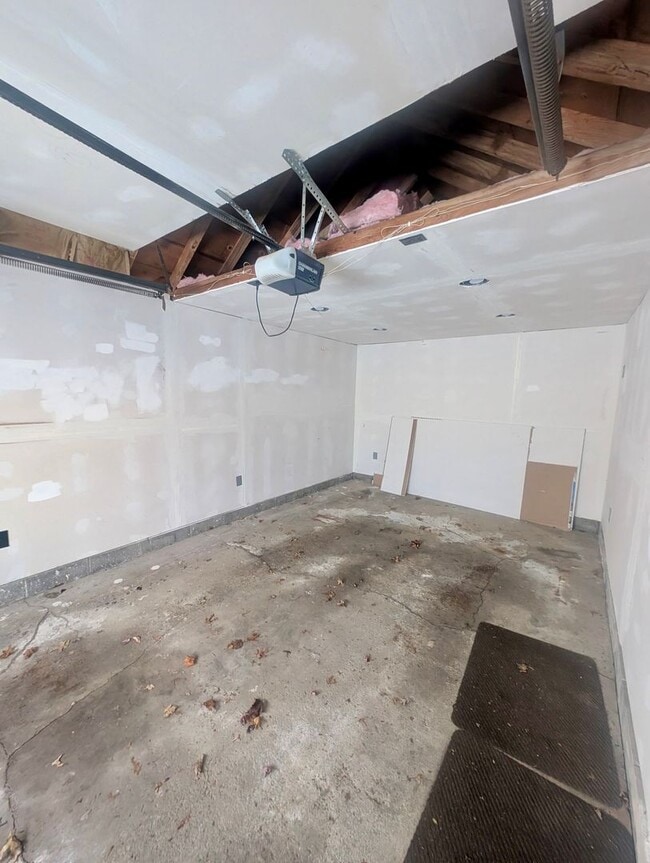 Building Photo - Charming Cape Cod Style Home