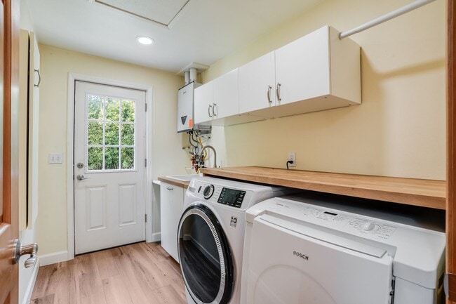 Building Photo - Beautiful 3 Bed, 2 Bath Rental Home in Sun...