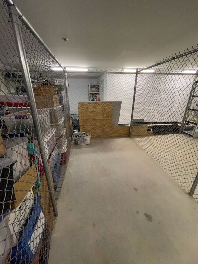 Building Photo - PENDING - 2 Bedroom 2 Bath Unit-Available Now!