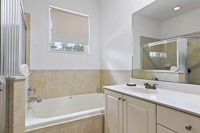 Building Photo - 9945 E Villa Cir