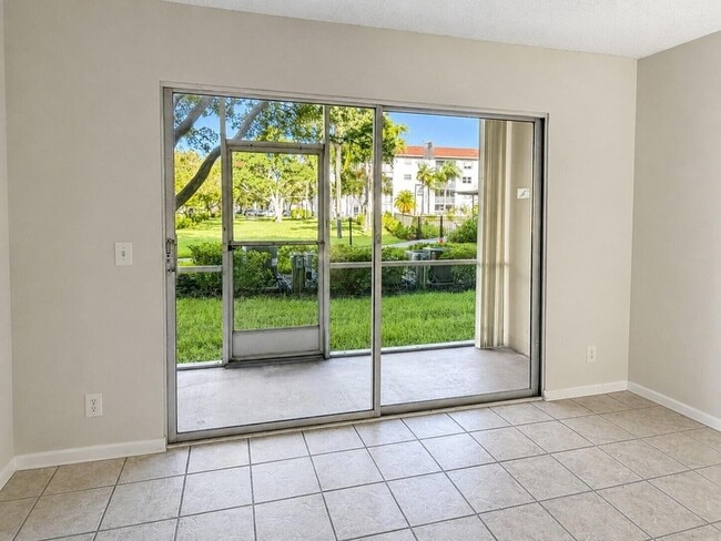 Building Photo - 1400 SW 124th Terrace