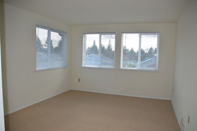 Building Photo - Beautiful and Bright Corner Lot Home in Ev...