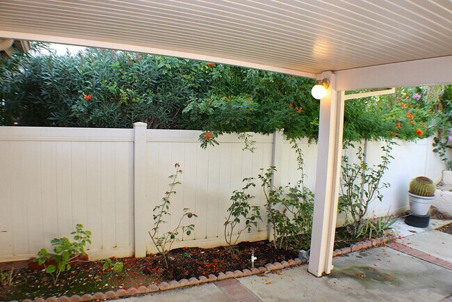 Building Photo - Beautiful Sun Lakes Country Club Home – 55+ Gated Community