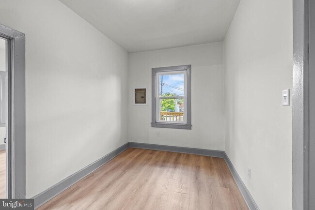 Building Photo - 531 Walton St