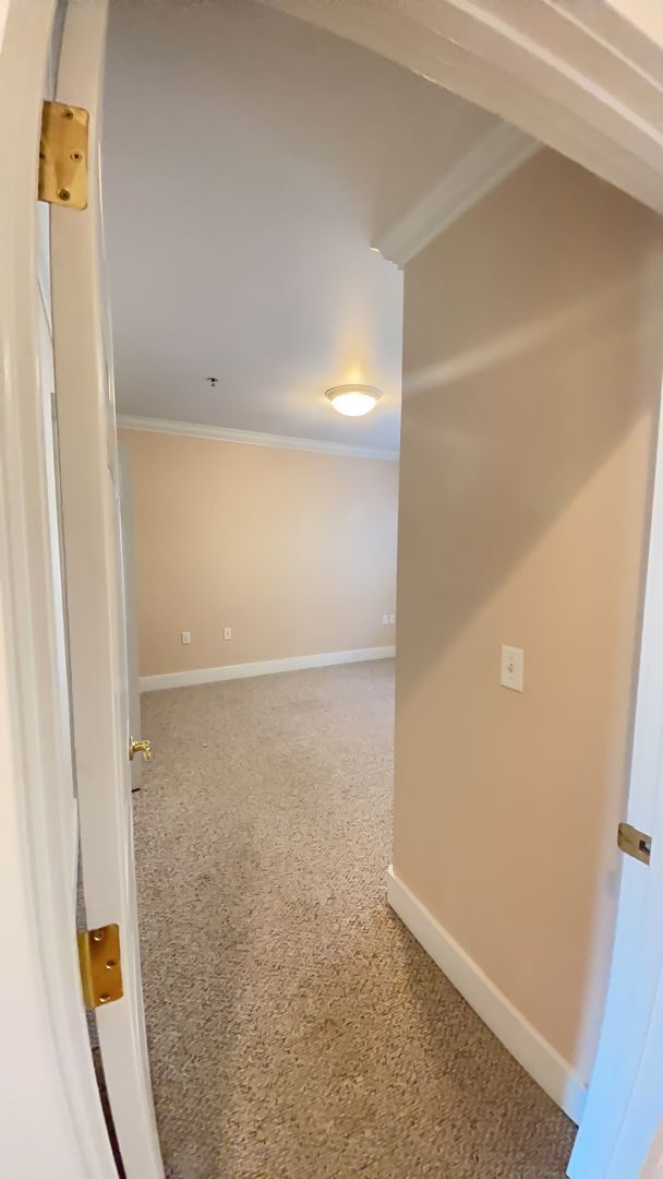 Building Photo - Two Bedroom Condo in the Exclusive Mountain Meadows Community!