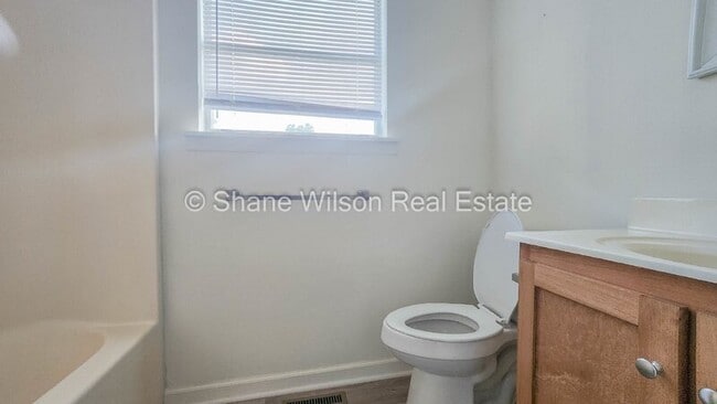 Building Photo - 3317 Steeple Cir NE