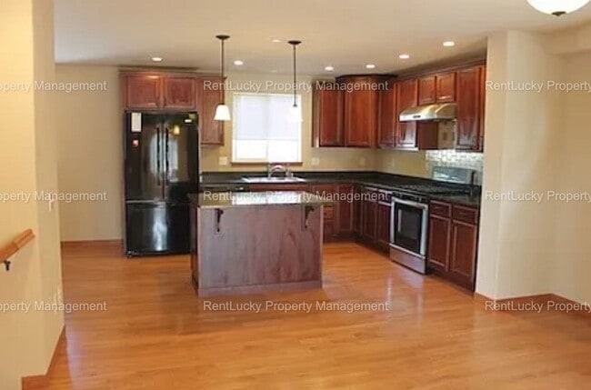 Building Photo - Beautifully Updated 3-Bedroom Home in Lynnwood – Convenient & Move-In Ready!