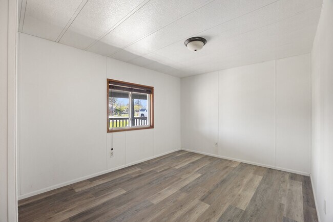Building Photo - 614 S Andes Rd
