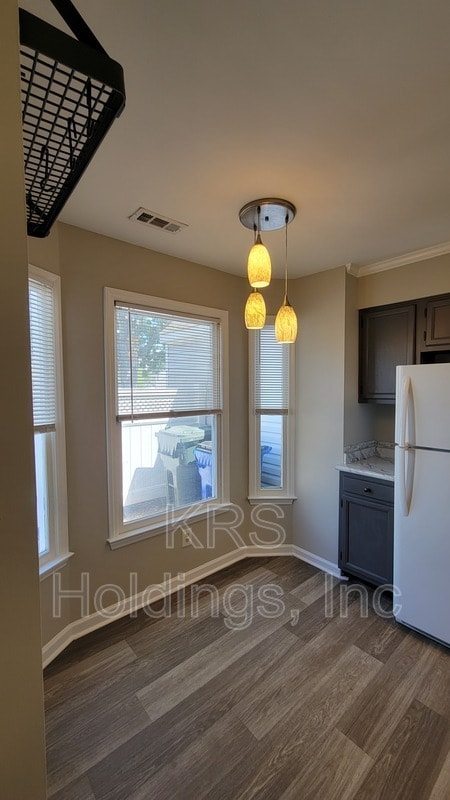 Building Photo - 5059 Avenida Del Sol Dr