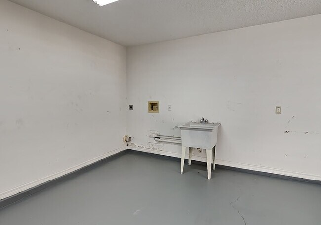 Building Photo - 2772 Sweet Springs St