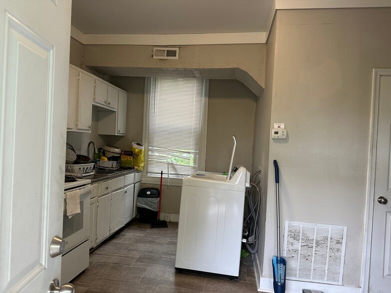 Building Photo - 1527 Mechanicsville Tpke