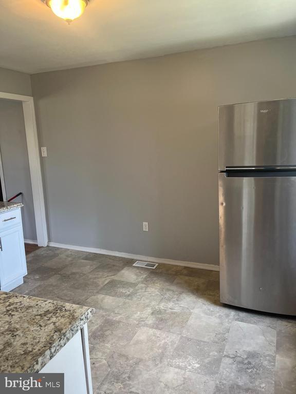 Building Photo - 19 W Maiden Ln