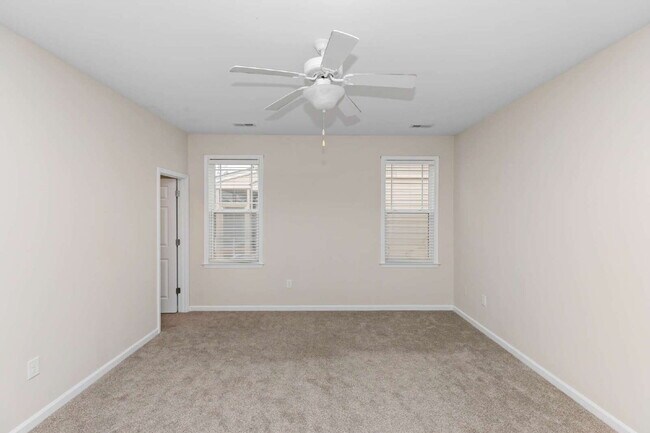 Building Photo - 19 Denby Cir