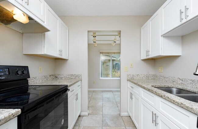 Building Photo - 1023 Spring Meadow Dr