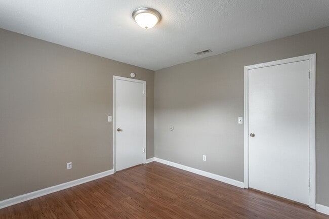 Building Photo - Charming home now available for rent in Ch...