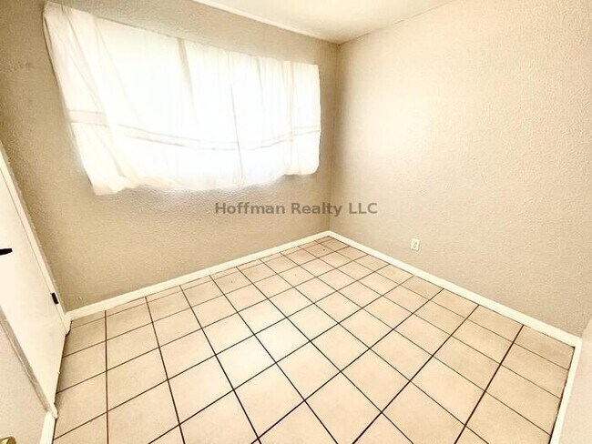 Building Photo - 3-Bed, 1-Bath, South Tampa Home